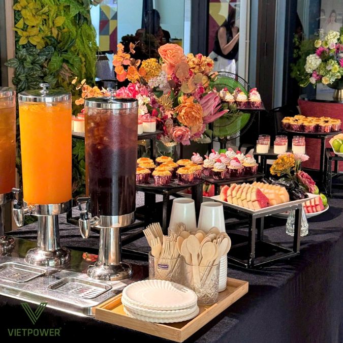 Concept Luxury Dessert Table: trang trí tỉ mỉ, bánh đẹp như tác phẩm nghệ thuật