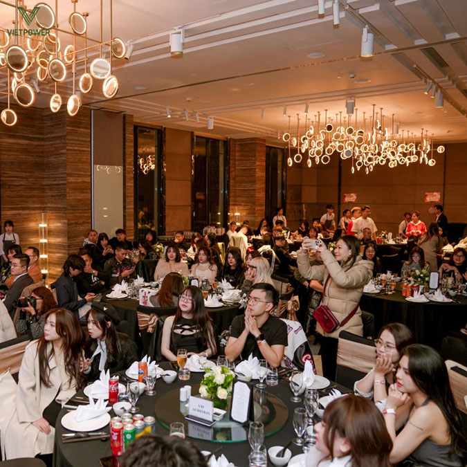 Tiệc private là hình thức tổ chức tiệc với quy mô nhỏ và khách mời chọn lọc Tiệc private là hình thức tổ chức tiệc với quy mô nhỏ và khách mời chọn lọc