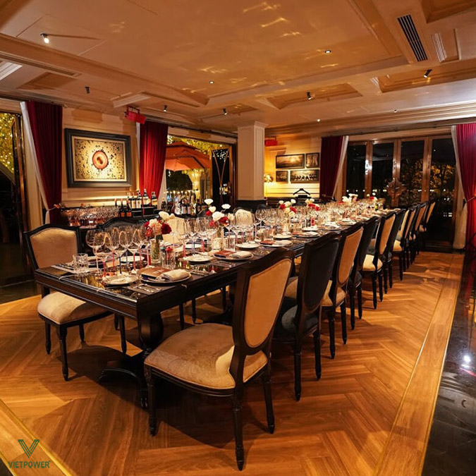Nhà hàng phù hợp với tiệc sang trọng trong không gian có dịch vụ ẩm thực chuyên nghiệp