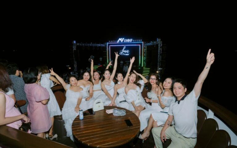 Tổ chức tiệc trên du thuyền – Trải nghiệm đẳng cấp giữa không gian sang trọng