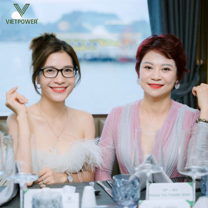 Để buổi tiệc trên du thuyền toát lên vẻ sang trọng, tinh tế và đẳng cấp, việc lựa chọn tông màu, vật liệu và chi tiết trang trí là vô cùng quan trọng