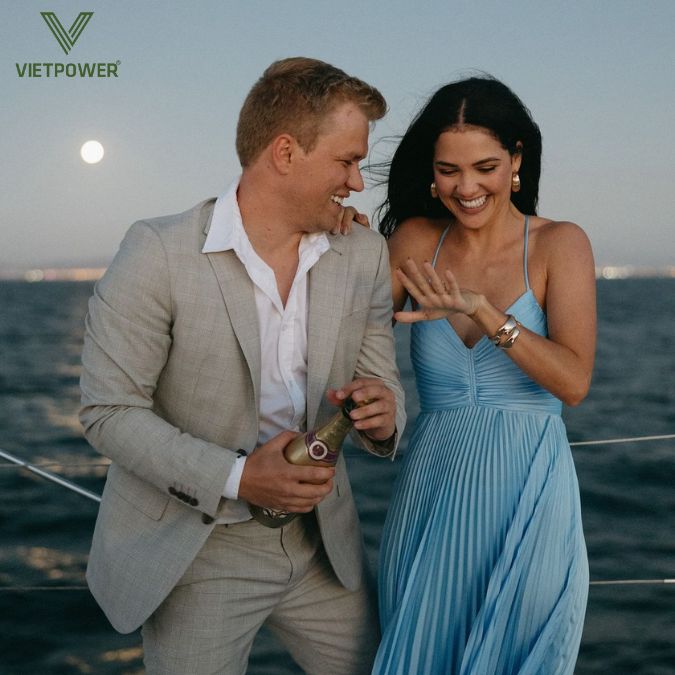 Dịp sinh nhật hay cầu hôn là những khoảnh khắc đặc biệt, và tiệc trên du thuyền mang đến trải nghiệm lãng mạn