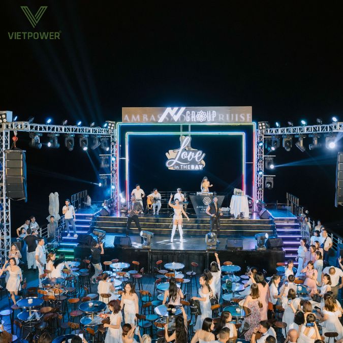 Trước khi tổ chức tiệc trên du thuyền, bước đầu tiên là xác định mục tiêu và quy mô sự kiện