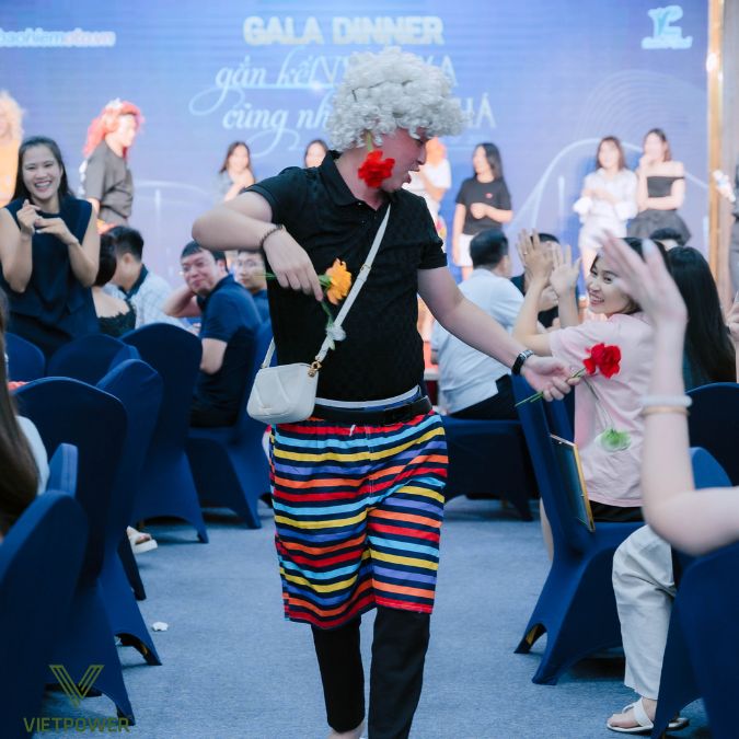 Trò chơi vui nhộn và hài hước, khuyến khích tinh thần teamwork và khả năng sáng tạo của tập thể