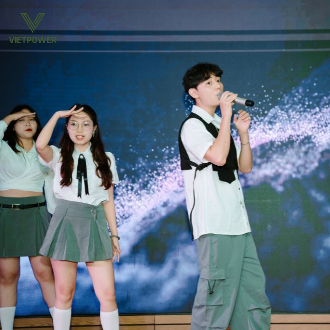 Hãy cùng các đội bung lụa trên sàn diễn, thể hiện cảm xúc qua từng bước nhảy