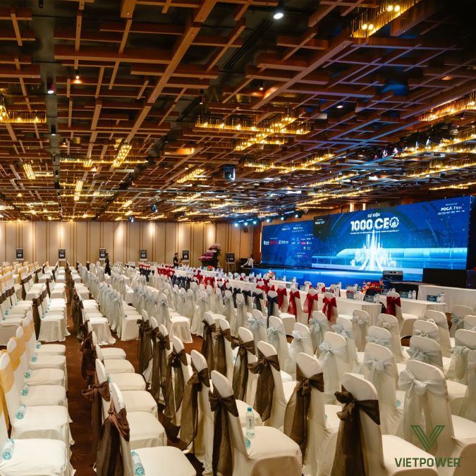 Riverside Palace toát lên vẻ sang trọng lãng mạn như một cung điện châu Âu bên bờ sông Sài Gòn