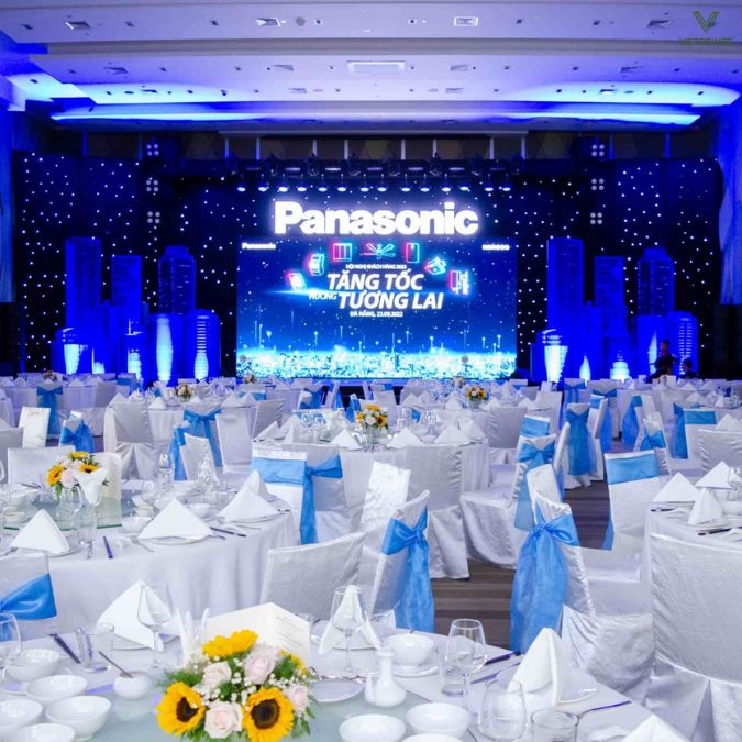 Novotel tạo không khí trẻ trung, hiện đại - phù hợp cho gala quy mô nhỏ đến vừa