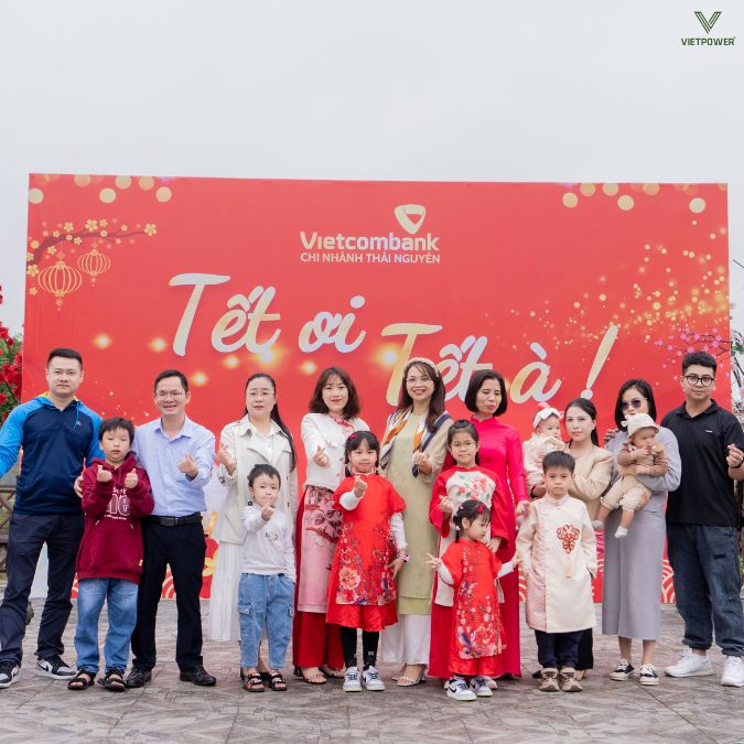 Băng rôn tất niên tông đỏ - vàng truyền thống