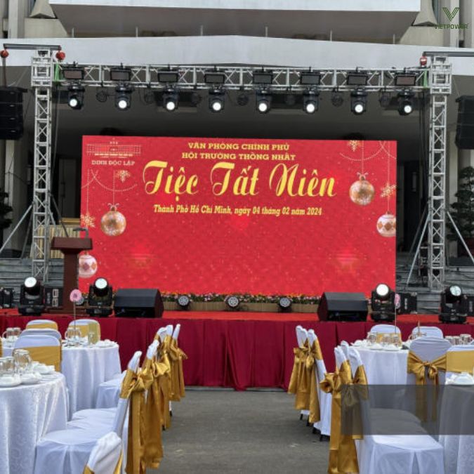 Băng rôn tất niên làm backdrop sân khấu hội trường