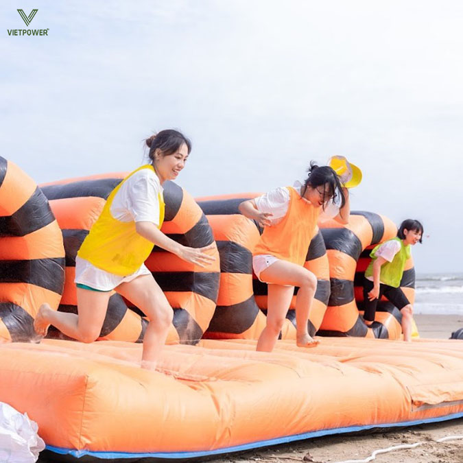 Kiểm tra kỹ lưỡng địa điểm tổ chức, địa hình và các yếu tố nguy cơ tiềm ẩn trước khi bắt đầu