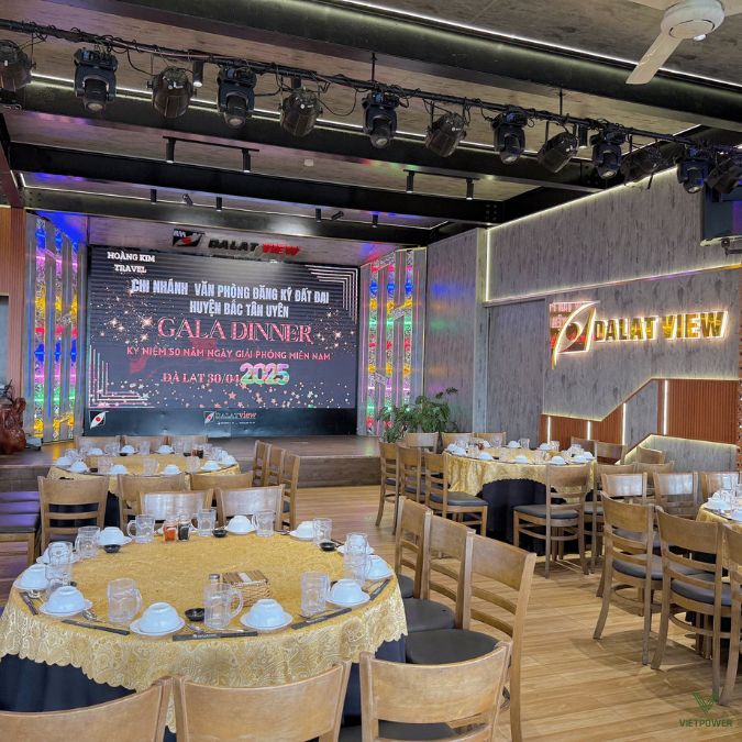 Nhà hàng Đà Lạt View thường được lựa chọn cho các gala dinner kết hợp tiệc tối và ngắm cảnh