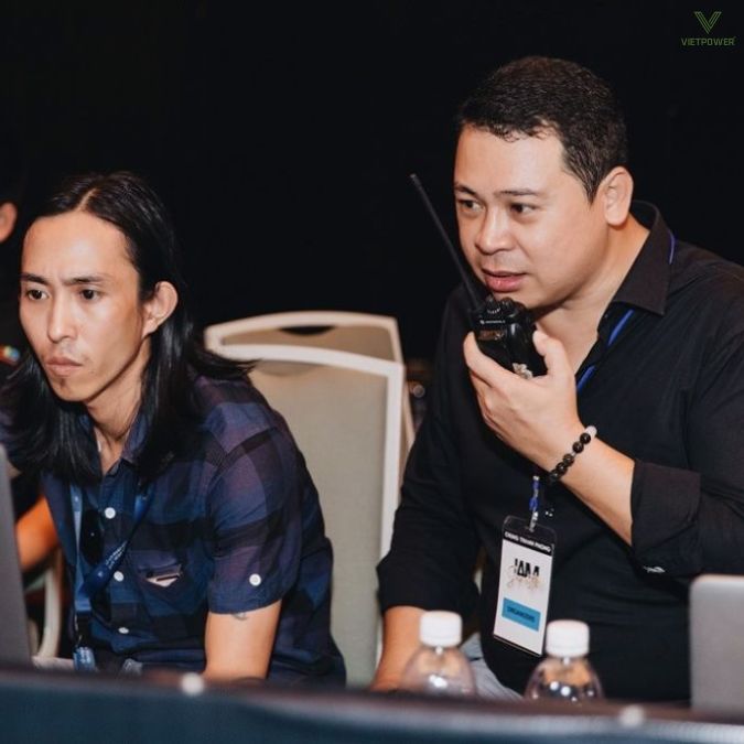 Đạo diễn chỉ đạo sản xuất