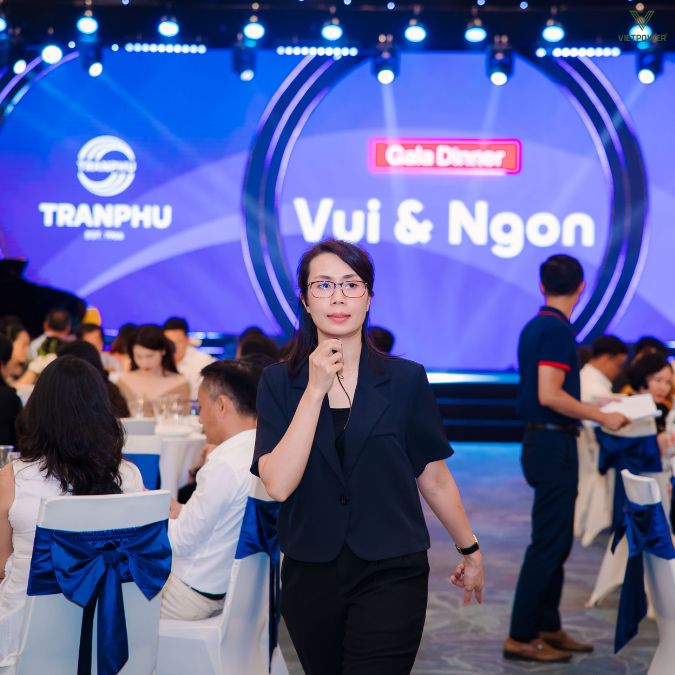 Đạo diễn hội nghị – hội thảo quản lý nội dung, điều phối kỹ thuật và đảm bảo chương trình trọn vẹn