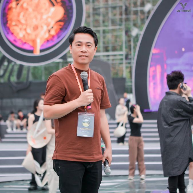 Đạo diễn lễ hội và festival đảm nhận việc thiết kế tổng thể chương trình trong không gian mở