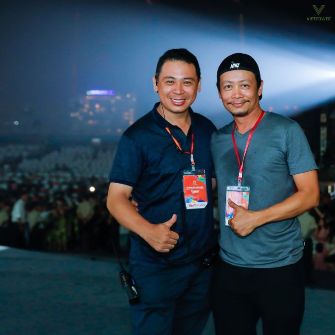 Đạo diễn sân khấu chịu trách nhiệm dàn dựng tổng thể không gian biểu diễn