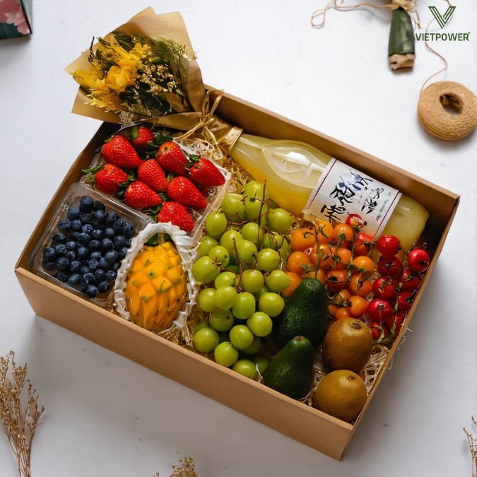 Giỏ trái cây được sắp xếp đẹp mắt là món quà luôn được đánh giá cao bởi tính thanh lịch và tốt cho sức khỏe