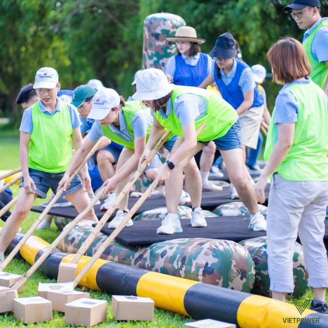 Đội hậu cần và kỹ thuật là bộ phận đảm bảo mọi thiết bị và dụng cụ sẵn sàng