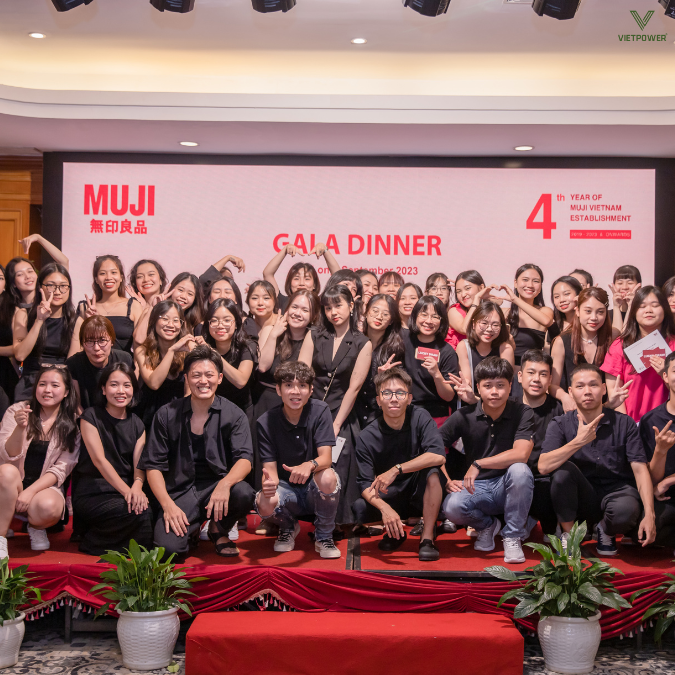 Chụp ảnh lưu niệm, kết thúc chương trình gala dinner