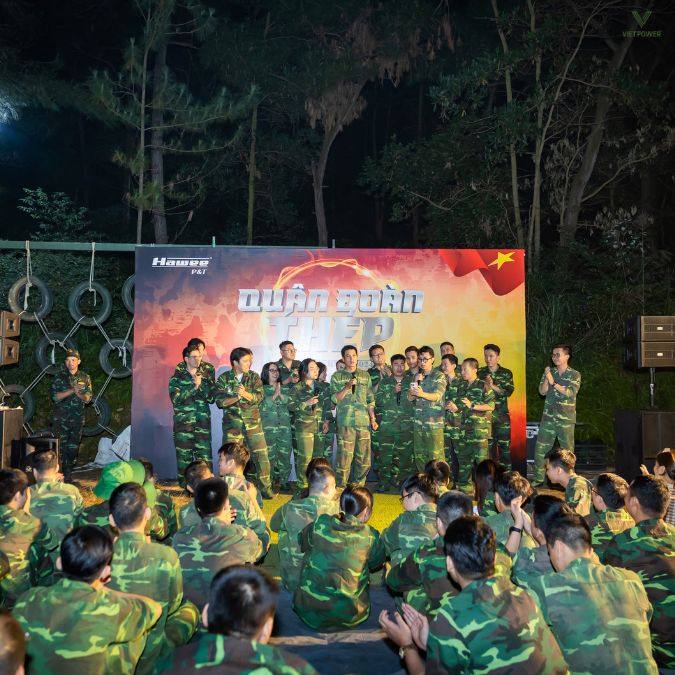 Chia chương trình team building thành các phần rõ ràng: khai mạc, trò chơi,...