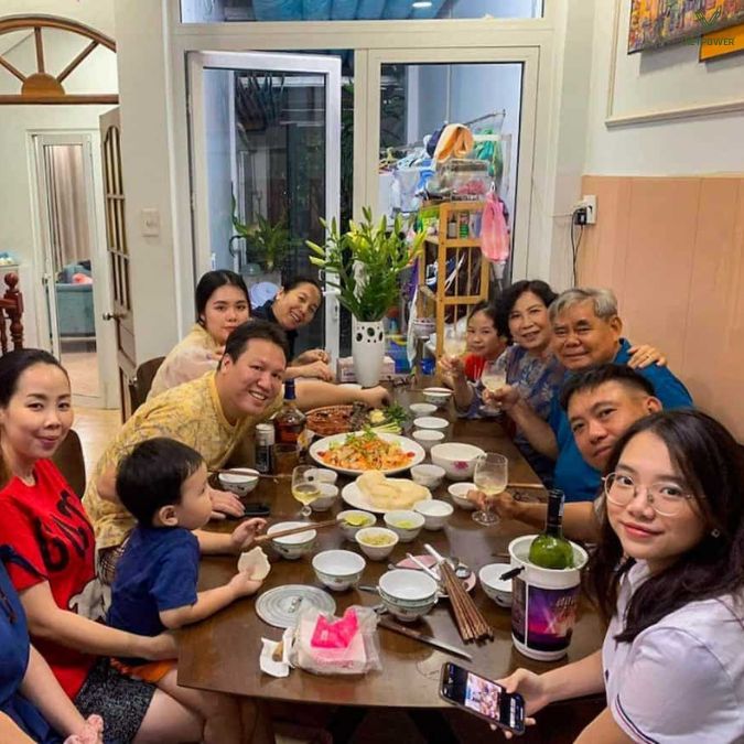 Lời chúc tất niên gia đình phù hợp để gửi qua tin nhắn, nói tại bữa tiệc hoặc viết trong thiệp