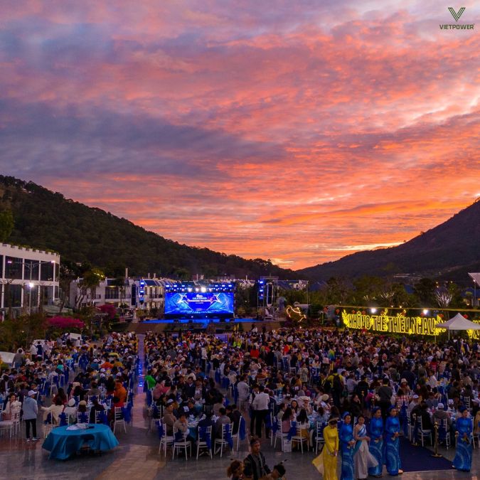 Lựa chọn nhà hàng phù hợp với số lượng khách tham dự