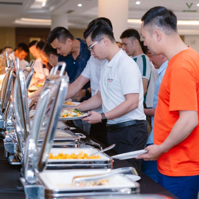 Buffet hoặc BBQ biển phù hợp với khách trẻ, người nước ngoài và đoàn đông