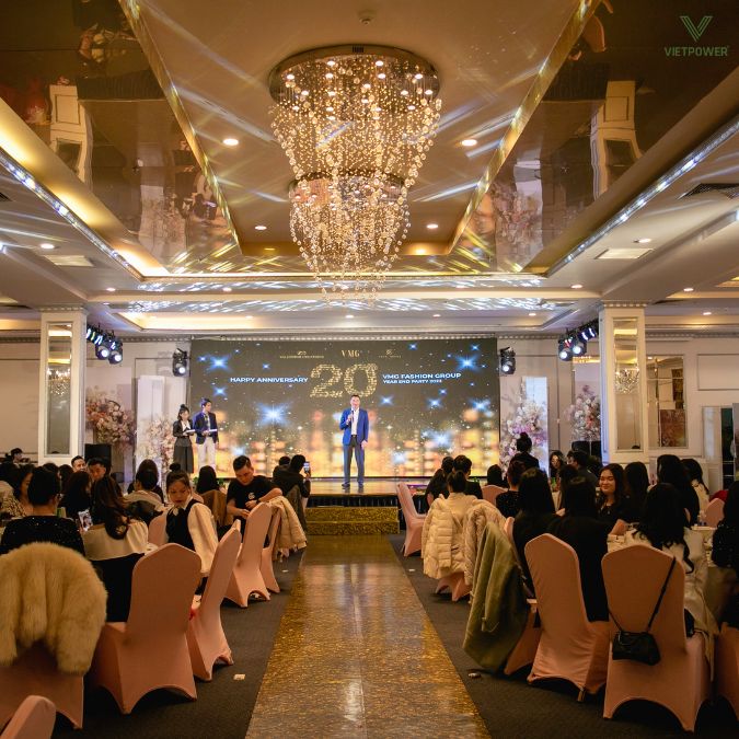 Không gian thoải mái sẽ giúp việc set up sân khấu – bàn tiệc dễ dàng