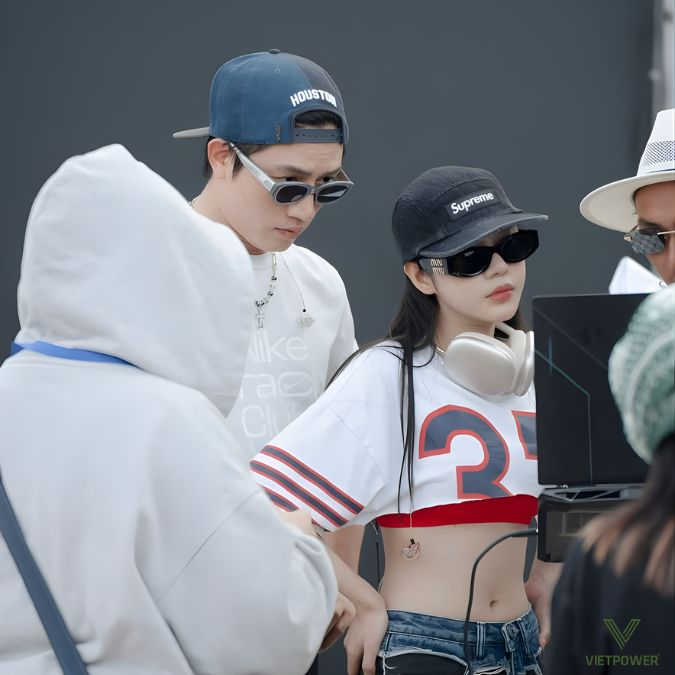 Trong lúc rehearsal, chương trình được diễn tập thực tế theo kịch bản để rà soát mọi chi tiết