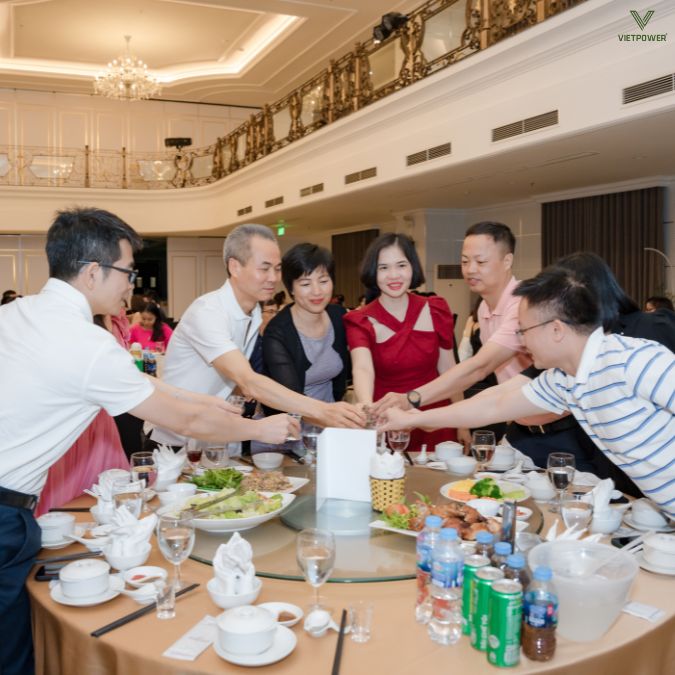 Phần tiệc là thời điểm khách được thư giãn và giao lưu nhiều hơn