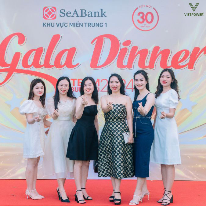 Gợi ý trang phục tiệc tất niên cho nữ