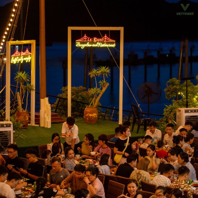 Chuẩn bị âm thanh – ánh sáng – hiệu ứng cho tiệc tất niên