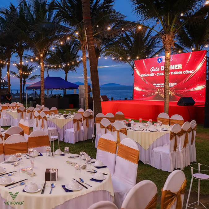 Tiệc bãi biển lý tưởng để kết hợp tiệc cuối năm với du lịch ngắn 