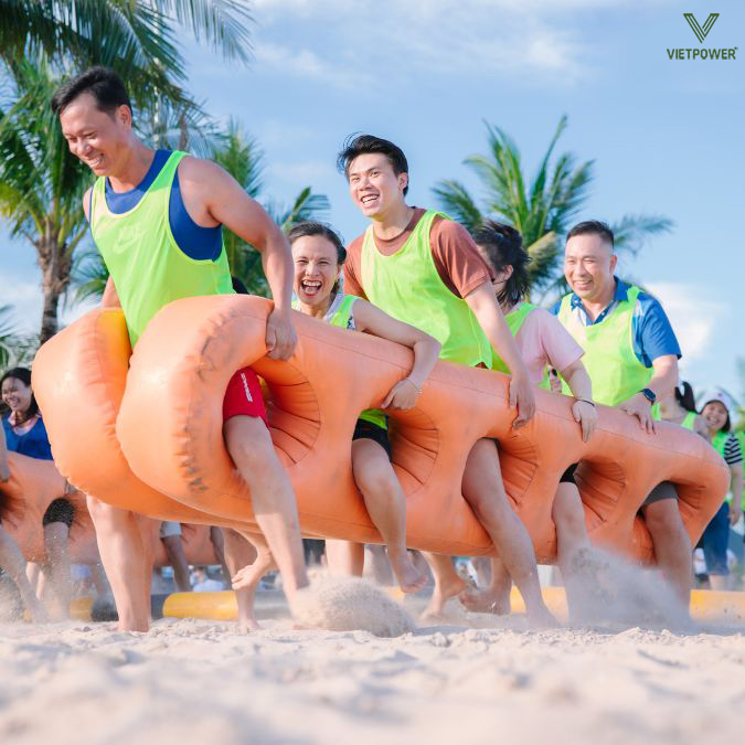 Tiệc kết hợp teambuilding giúp gắn kết tinh thần của nhân viên