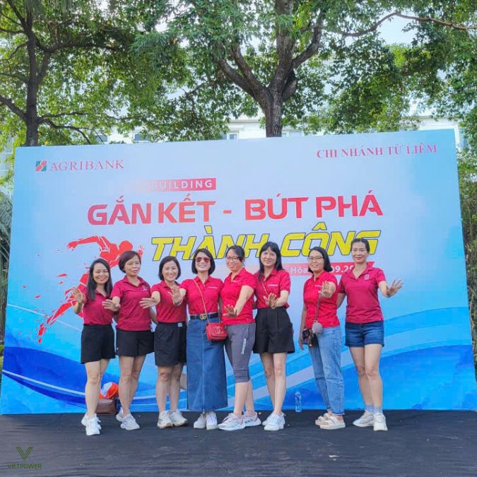 Chủ đề nên dựa trên giá trị cốt lõi, định hướng phát triển hoặc tinh thần nội bộ của công ty