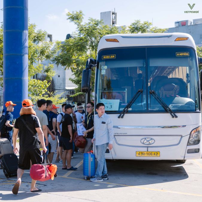 Ngày đầu tiên của chương trình chủ yếu dành cho việc di chuyển đến điểm lưu trú