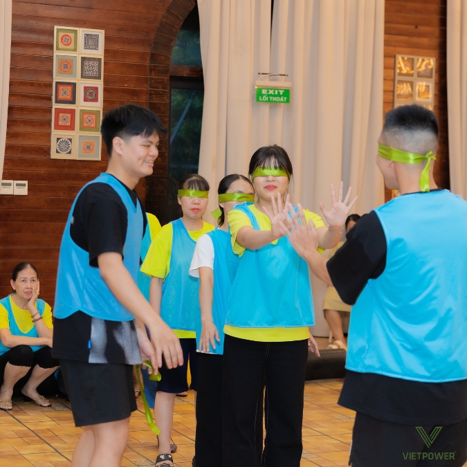 Tổ chức team building cho công ty trong nhà
