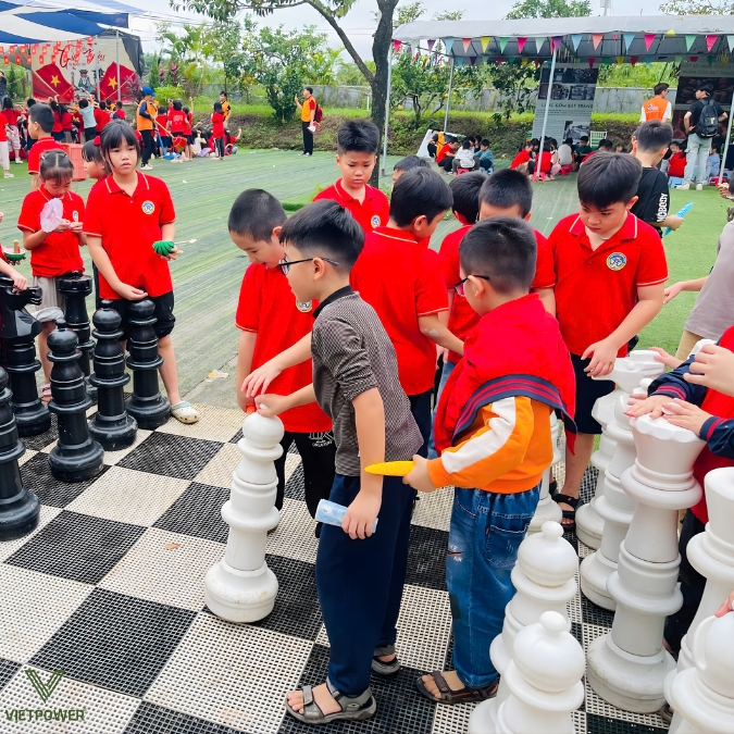 Kết hợp team building với các hoạt động dã ngoại, trải nghiệm giúp học sinh vừa học, vừa chơi