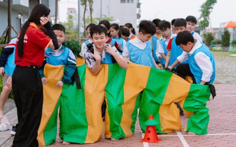 Tổ chức team building cho trẻ em an toàn và phát triển kỹ năng