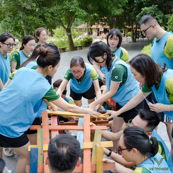 Trò chơi vẫn tạo nên không khí cạnh tranh sôi nổi khi các đội phải vận dụng tư duy chiến thuật