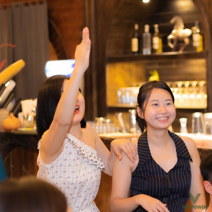 Khởi động trí óc với những câu hỏi ngắn và vui nhộn, giúp người tham gia tập trung