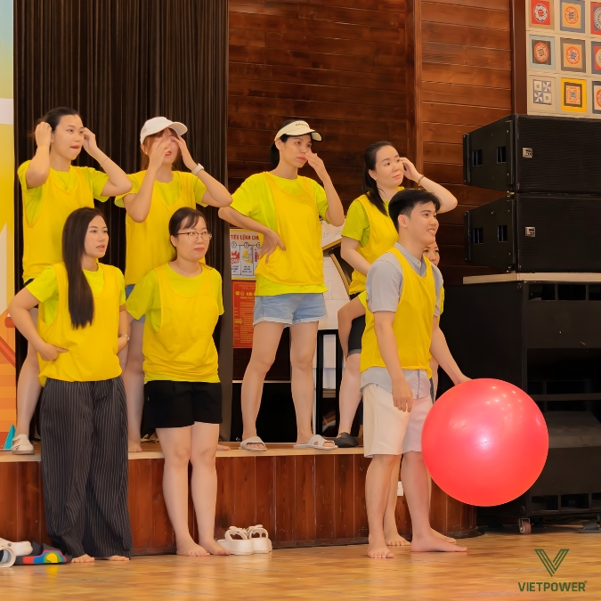 Trò chơi vui nhộn, tạo tiếng cười và buộc các thành viên phải tin tưởng, hỗ trợ lẫn nhau