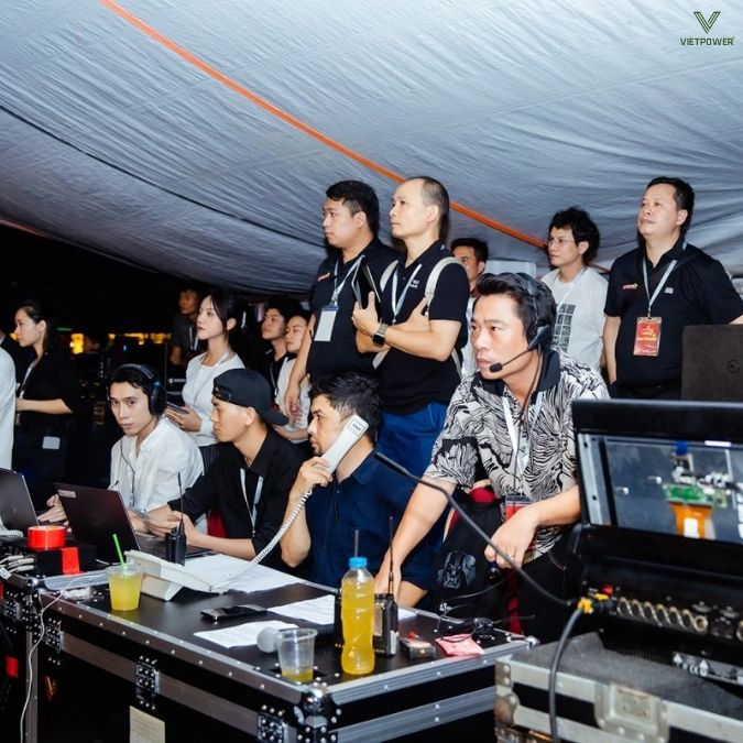 Đạo diễn sự kiện chịu trách nhiệm sáng tạo và tổng chỉ huy chương trình