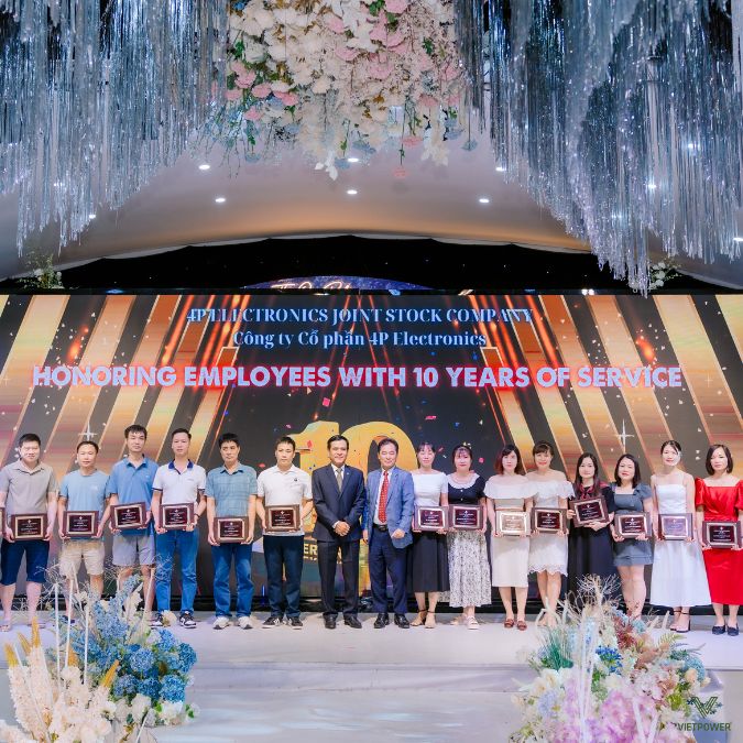 Vinh danh các cá nhân hoặc nhóm có đóng góp nổi bật