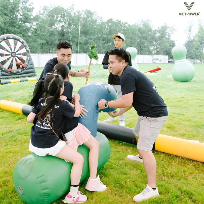 Tổ chức tại Khu du lịch ngoại ô, gần thành phố lớn