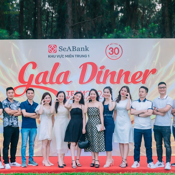 Đón khách & khởi tạo cảm xúc ban đầu