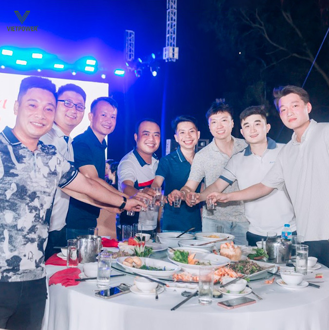 Dùng tiệc & giao lưu tự do