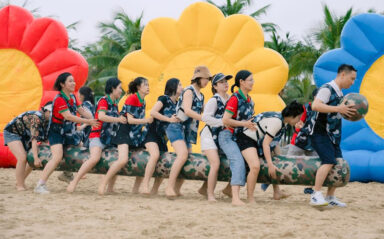 Trò chơi team building ngoài trời giúp khuấy động và tăng gắn kết tập thể