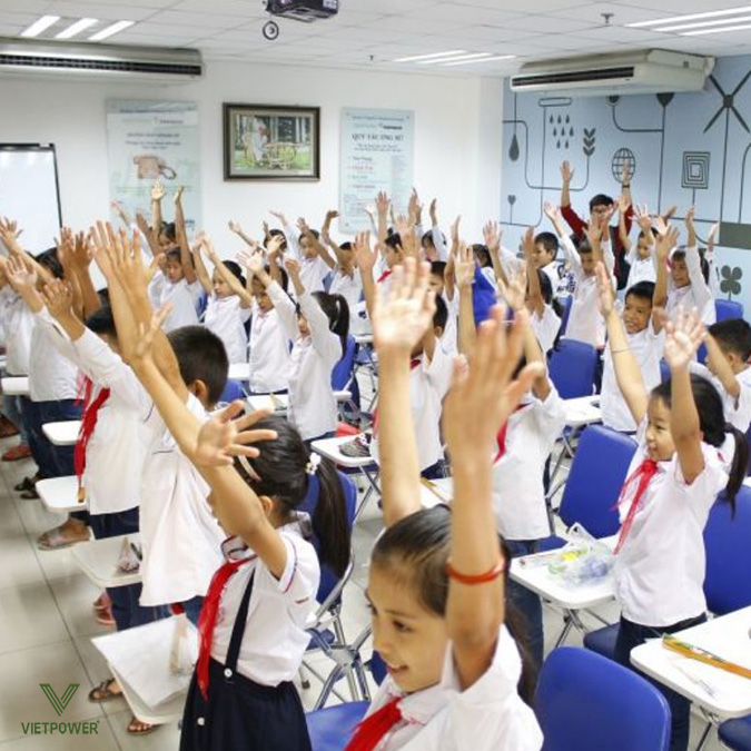 Trò chơi Đứng lên ngồi xuống theo yêu cầu