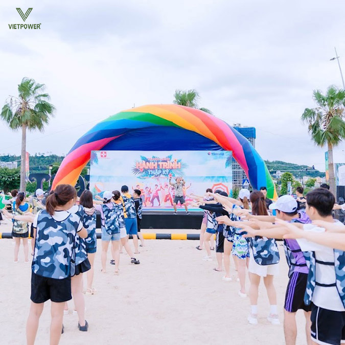 LuxTour là đơn vị lữ hành kết hợp tổ chức team building năng động