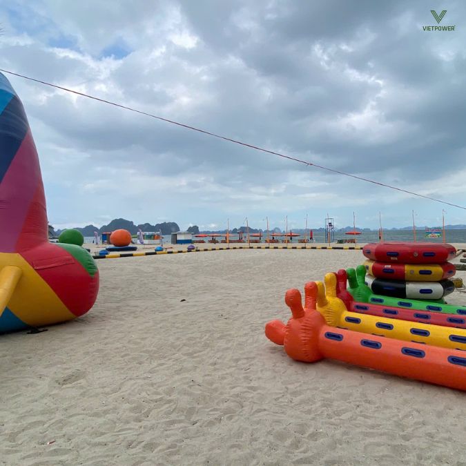 Bãi Cháy là địa điểm có đầy đủ cơ sở hạ tầng và dịch vụ du lịch